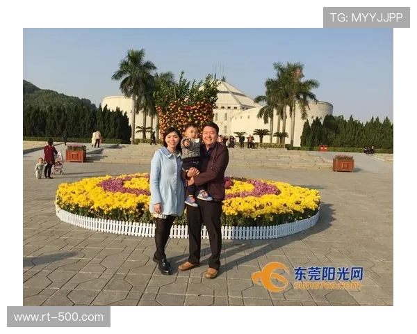 德劳伦蒂斯忆童年圣诞节，家庭传统温暖感人